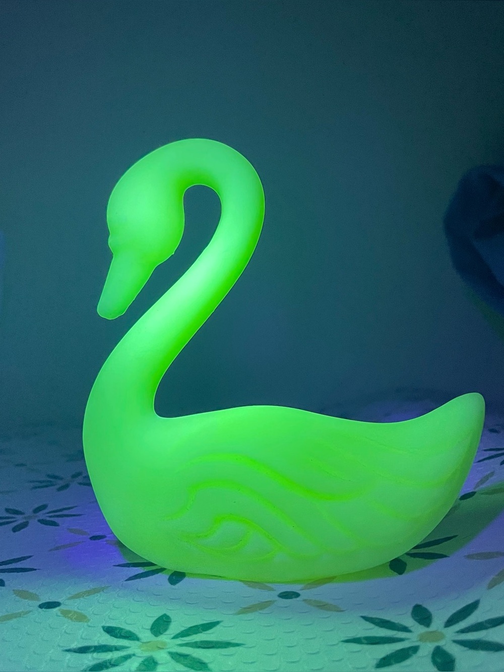 Fenton Uranium Custard Glass Swan Figurine - Vintage!